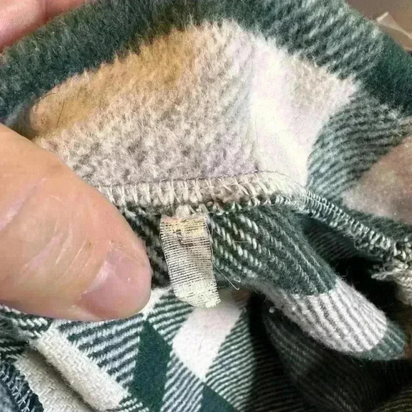 Thick Green/White Plaid Flannel Type Jacket. Size L. Unisex. Button Up. Pockets - Picture 5 of 7